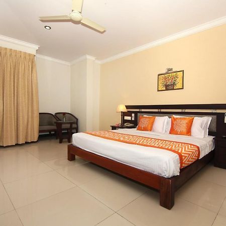 Oyo 8892 Kadambari Regency Hotel Angamaly Zewnętrze zdjęcie