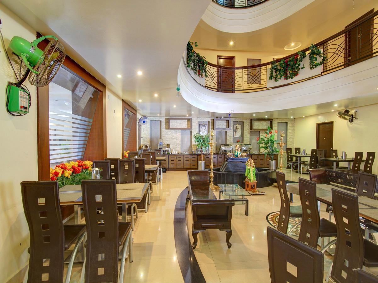 Oyo 8892 Kadambari Regency Hotel Angamaly Zewnętrze zdjęcie