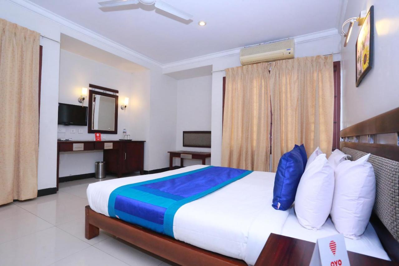 Oyo 8892 Kadambari Regency Hotel Angamaly Zewnętrze zdjęcie