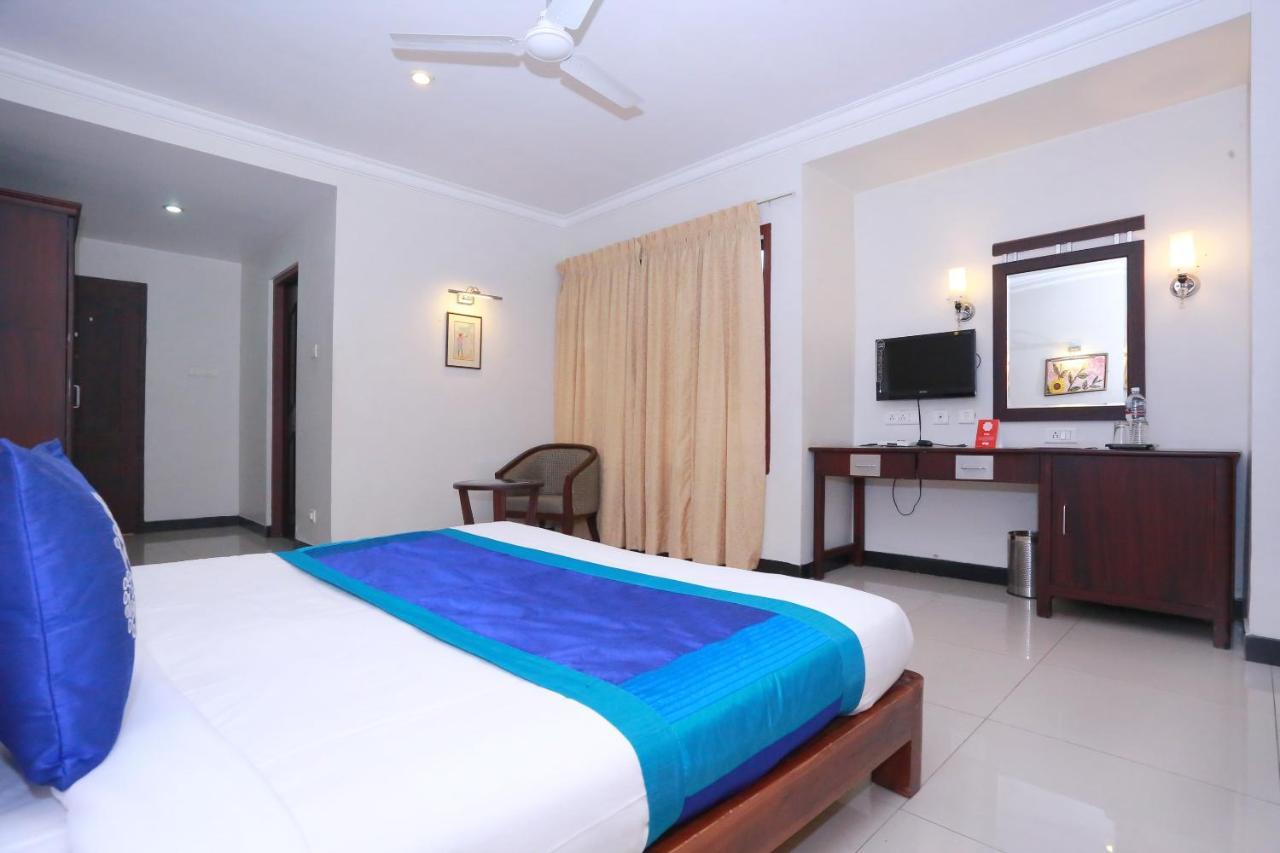 Oyo 8892 Kadambari Regency Hotel Angamaly Zewnętrze zdjęcie