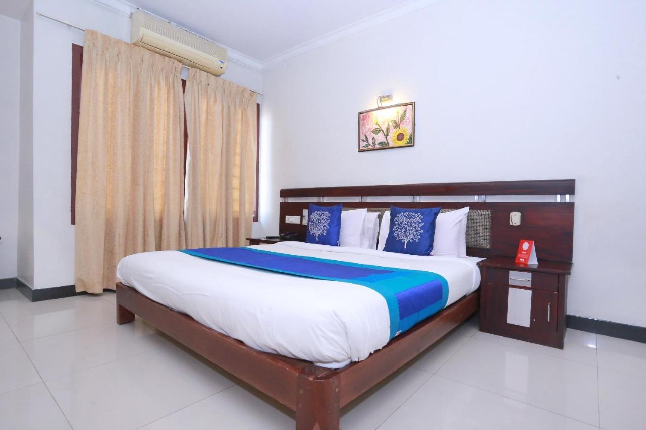 Oyo 8892 Kadambari Regency Hotel Angamaly Zewnętrze zdjęcie