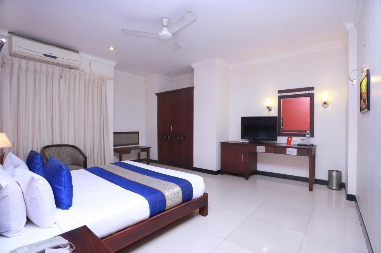 Oyo 8892 Kadambari Regency Hotel Angamaly Zewnętrze zdjęcie