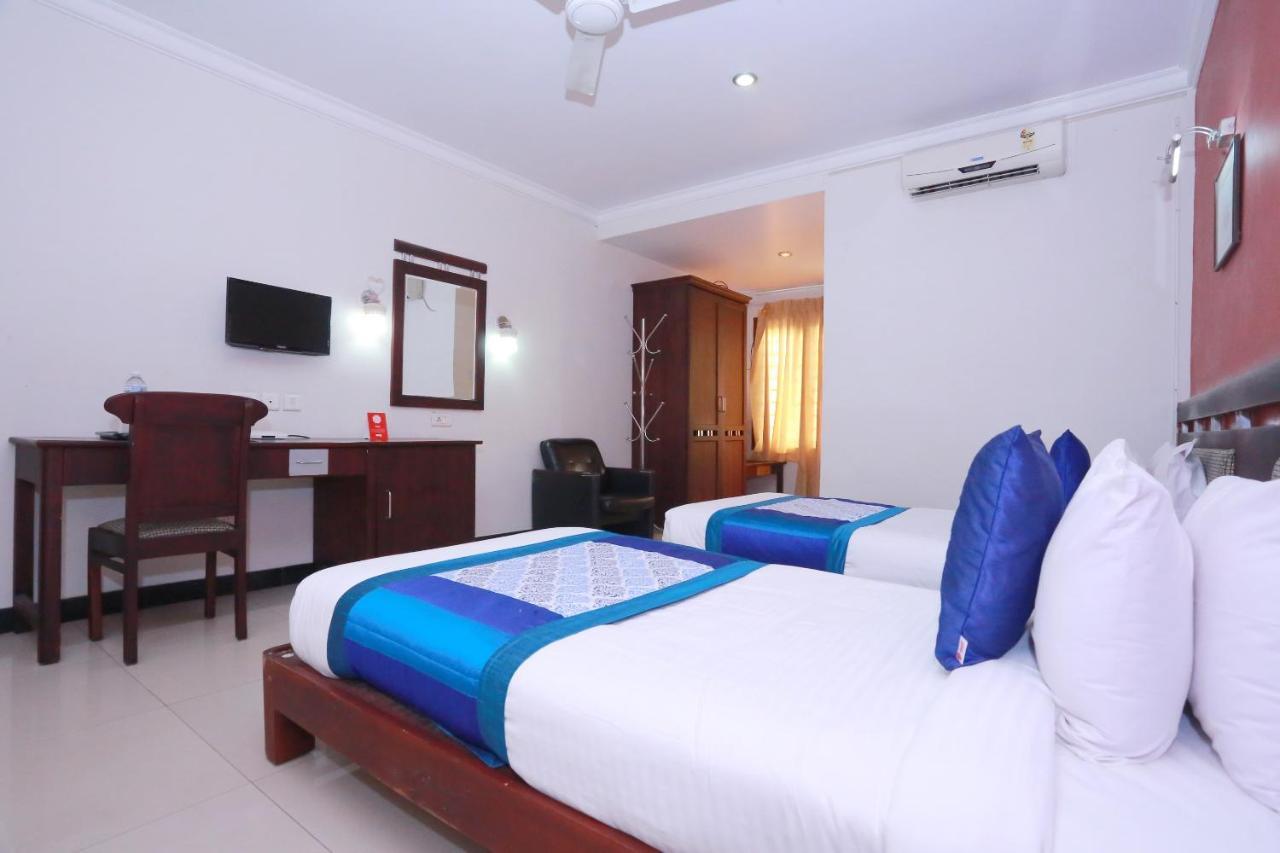 Oyo 8892 Kadambari Regency Hotel Angamaly Zewnętrze zdjęcie